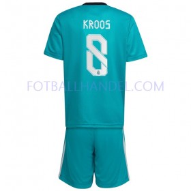 Barn Fotballdrakter Real Madrid Toni Kroos 8 Tredje 2021-22 Kortermet